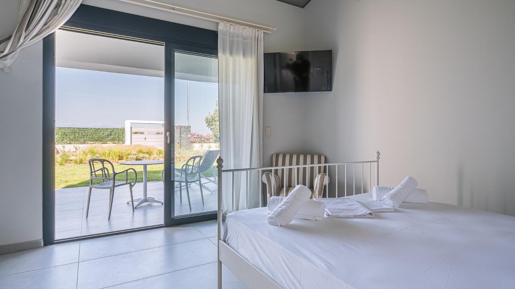 Electra Beachfront Suites, Nea Irakleia Dış mekan fotoğraf